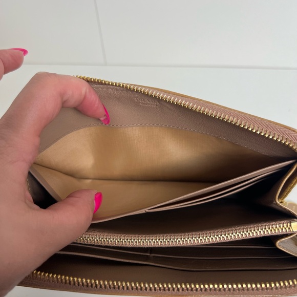 PRADA WALLET - Picture 7 of 8